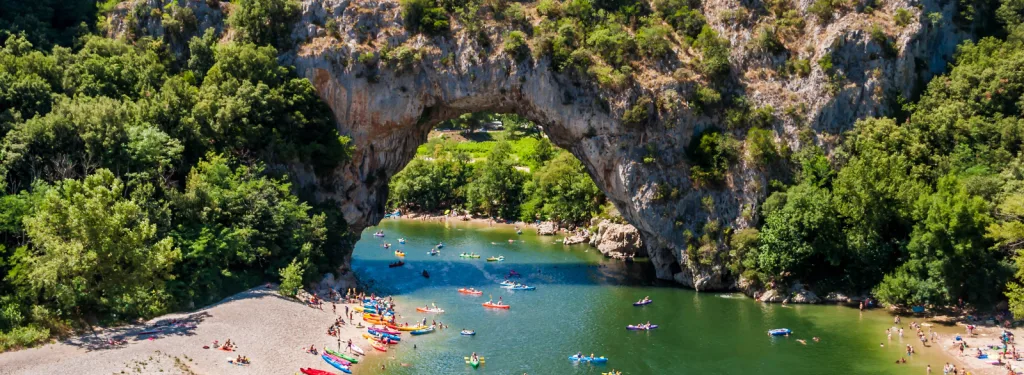 Anticiper les pics temporaires de fréquentation en Ardèche : pédagogie, innovation et diversification au service des visiteurs et des territoires