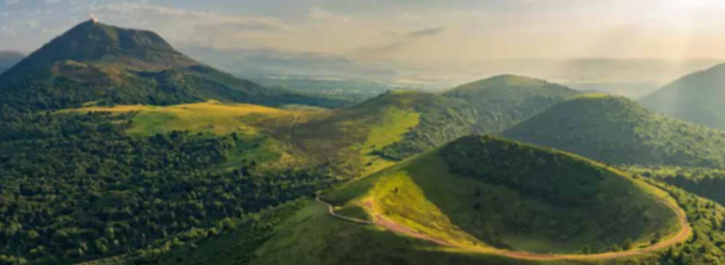 Le Tourisme dans le Puy-de-Dôme : Panorama et Chiffres Clés 2024