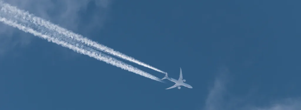 S'attaquer aux traînées de condensation pourrait retarder de 10 ans le réchauffement climatique dont l’aviation est responsable.